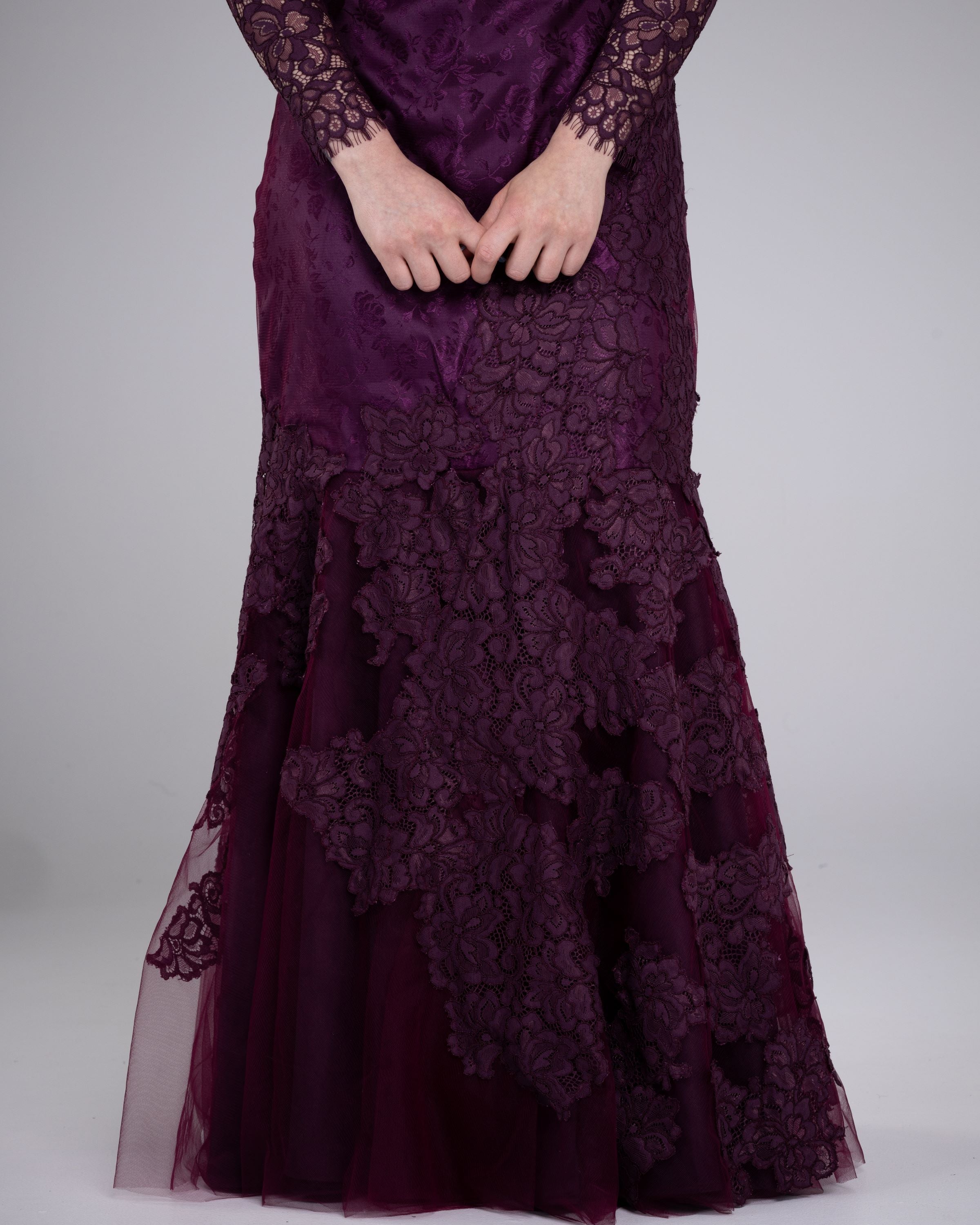 Sangria Mermaid Gown 4 / Sangria Sangria Mermaid Gown 4 / Sangria